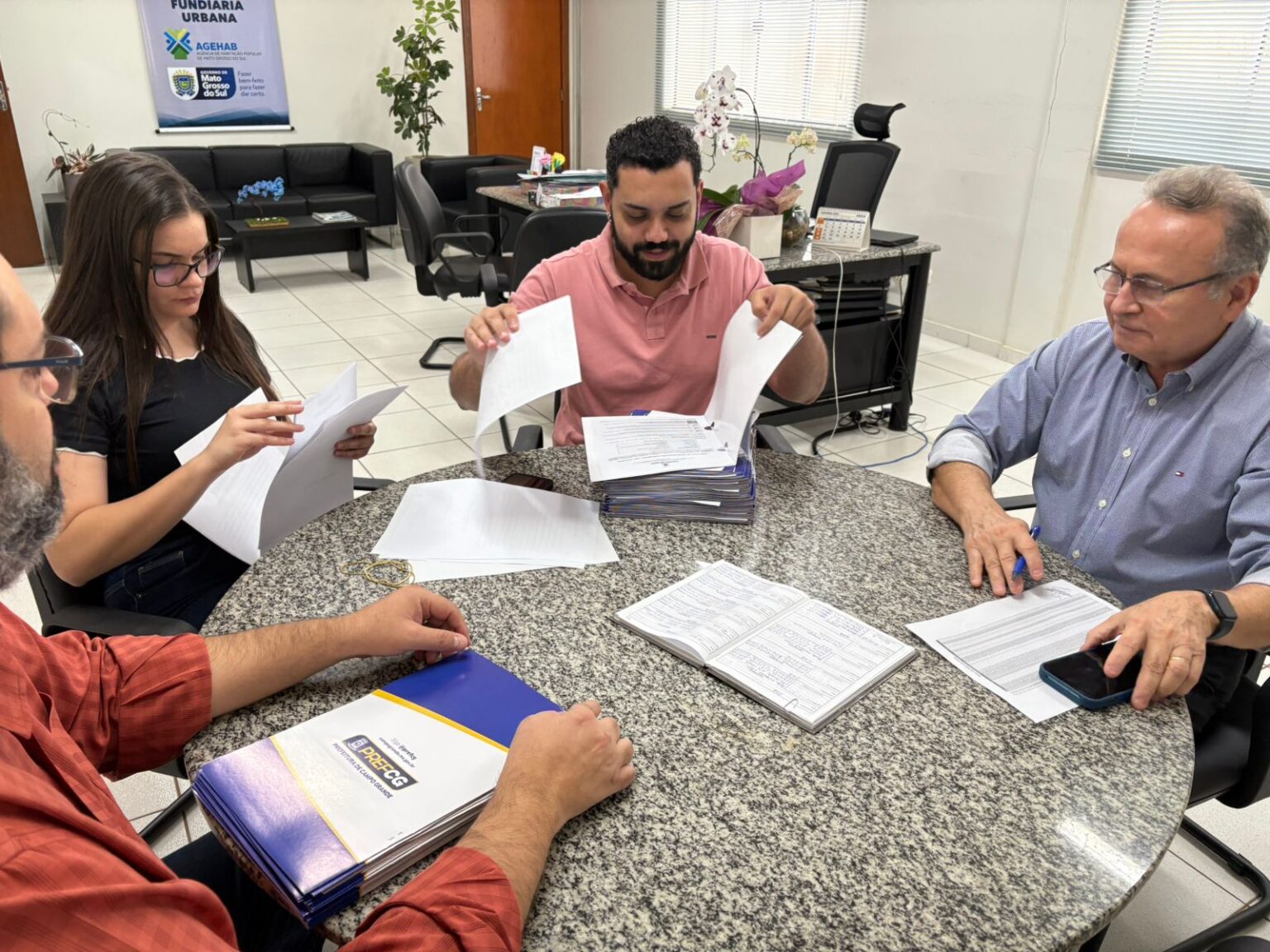 No momento, você está visualizando Prefeitura avança na regularização fundiária com certidões para 228 famílias de Campo Grande