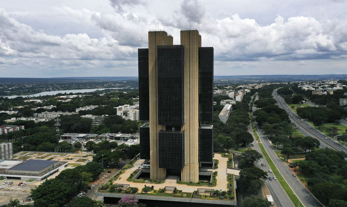 No momento, você está visualizando Lula autoriza nomeação de 1.434 servidores para 20 órgãos, sendo 200 para o BC