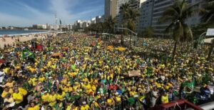 Leia mais sobre o artigo QUAEST: Para 44%, direita representa melhor discurso patriótico