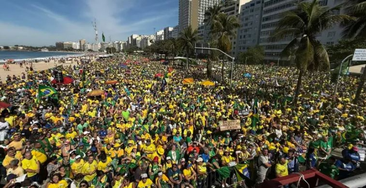 No momento, você está visualizando QUAEST: Para 44%, direita representa melhor discurso patriótico