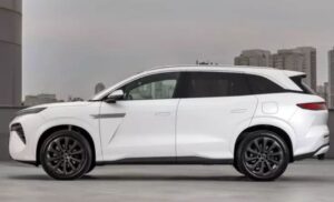 Leia mais sobre o artigo BYD anuncia SUV Atto 8 durante Salão do Automóvel de São Paulo