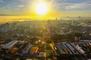 Leia mais sobre o artigo Campo Grande enfrenta calor de 35°C antes de frente fria com risco de temporal