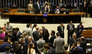 Leia mais sobre o artigo Câmara aprova aumento gradual de licença paternidade, que chegará a 20 dias em três anos