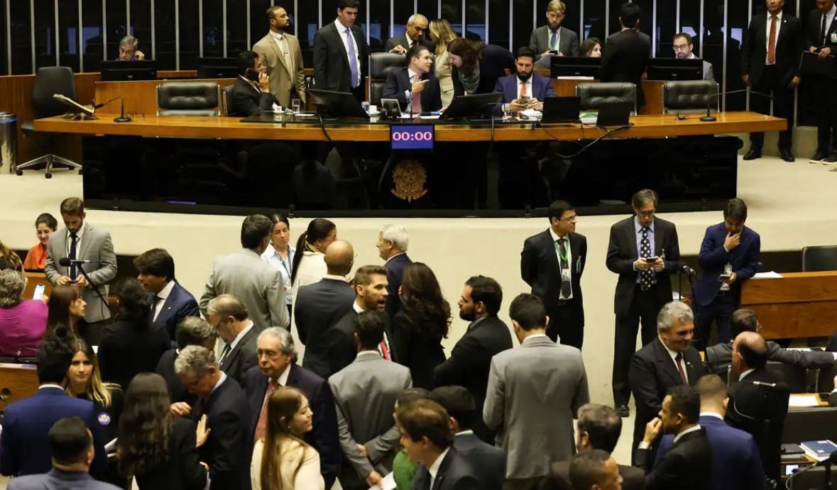 No momento, você está visualizando Câmara aprova aumento gradual de licença paternidade, que chegará a 20 dias em três anos