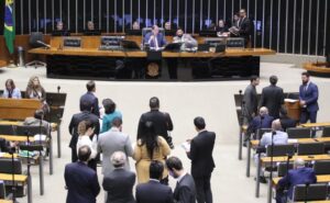 Leia mais sobre o artigo Câmara aprova regime de urgência para seis projetos; acompanhe