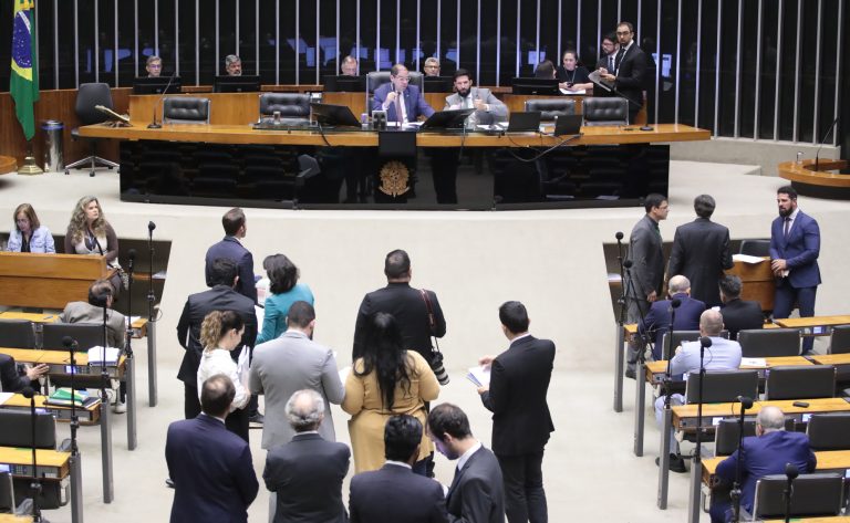 No momento, você está visualizando Câmara aprova regime de urgência para seis projetos; acompanhe