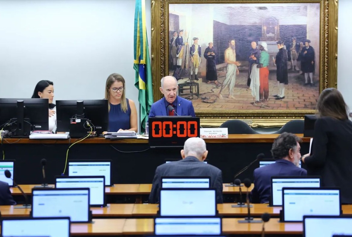 No momento, você está visualizando HOJE: CCJ da Câmara vota PL da oposição que equipara CV e PCC ao terrorismo