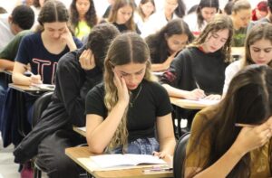 Leia mais sobre o artigo UEMS 2026: confira local de prova do vestibular