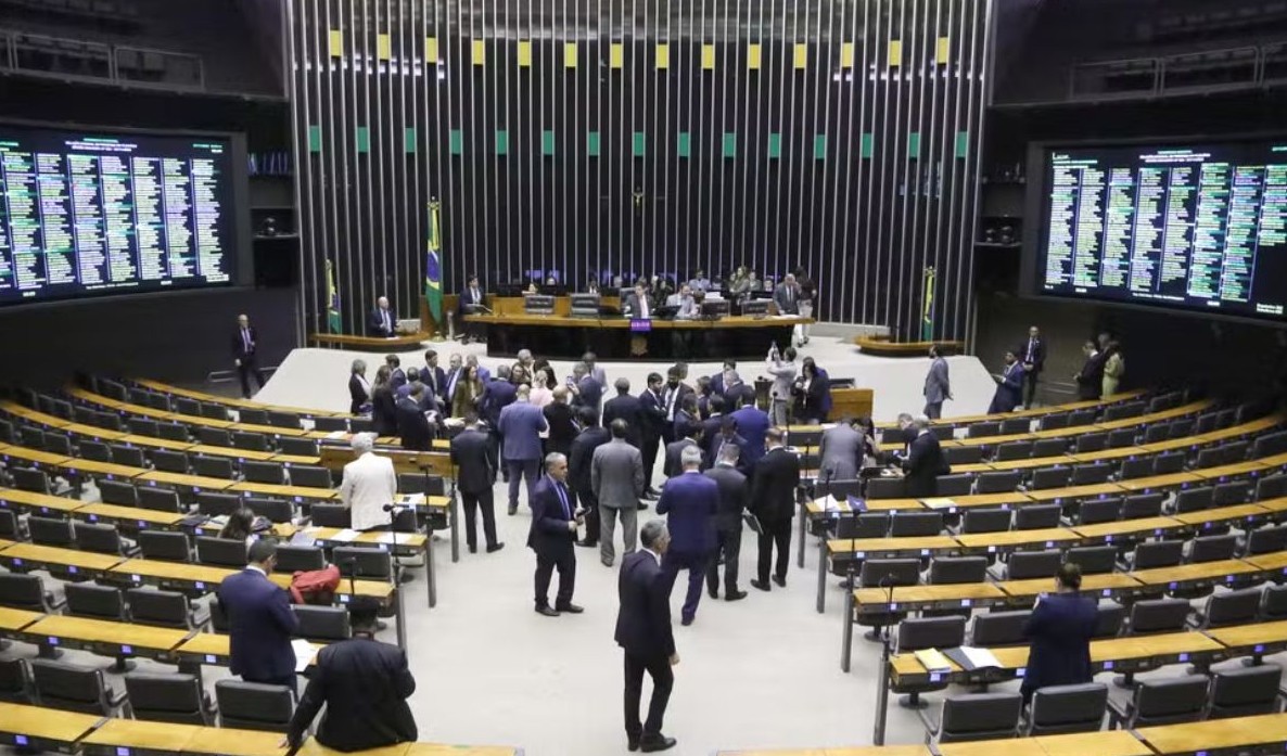 No momento, você está visualizando Congresso autoriza estados a usar compensação da reforma tributária para abater dívidas com a União