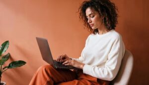 Leia mais sobre o artigo Descubra os efeitos no corpo de ficar muito tempo sentado