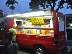 Leia mais sobre o artigo Prefeitura abre inscrições para food truck e ambulantes no “Natal Encantado Dourados”