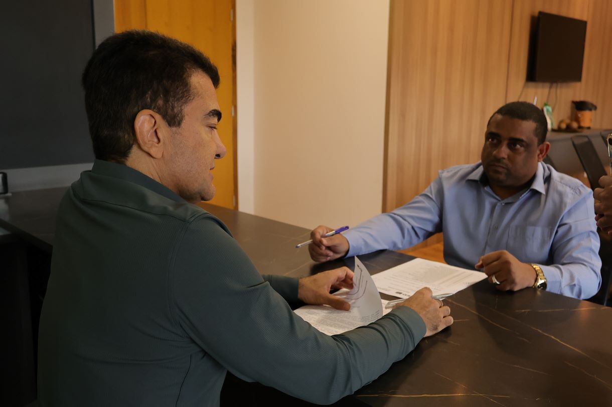 No momento, você está visualizando Prefeito sanciona Lei que cria 210 cargos para professores de apoio à Educação Especial