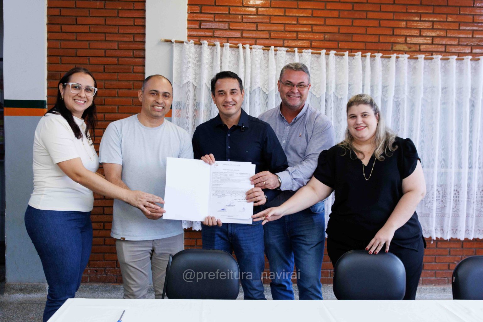 No momento, você está visualizando Prefeito Assina Ordem de Serviço para Sala de Tecnologia e Restruturação de Pátio de Escola em Naviraí