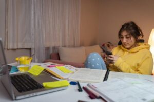 Leia mais sobre o artigo Por que a autossabotagem atrapalha seu progresso profissional