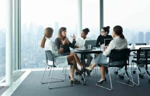 Leia mais sobre o artigo Santander Oferece Bolsas para Programa de Liderança Feminina na London School of Economics