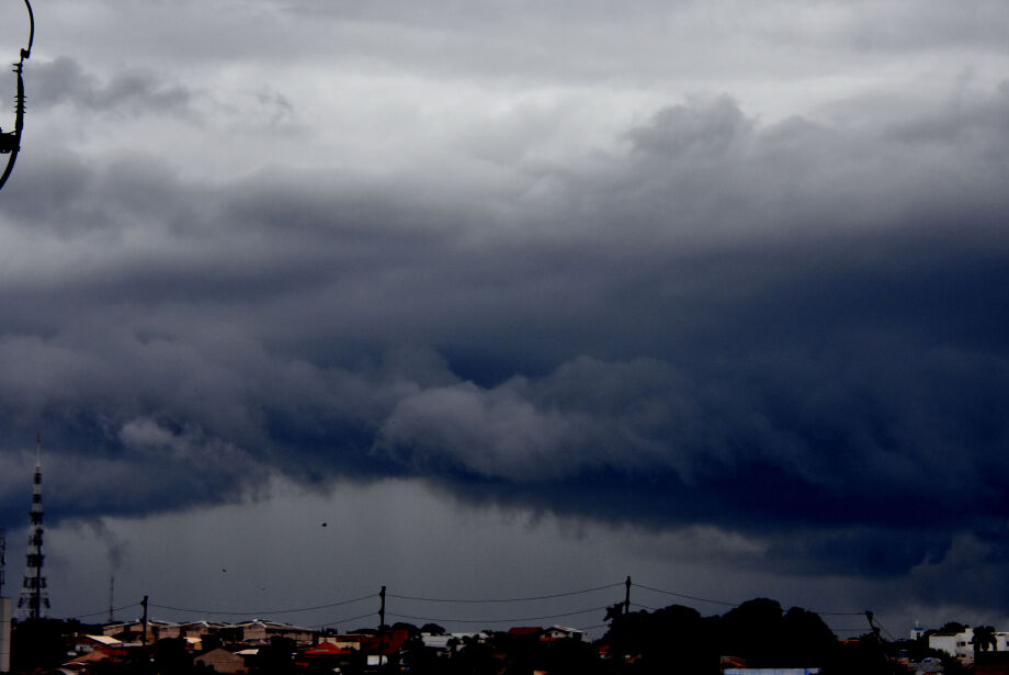 No momento, você está visualizando Capital amanhece com tempo instável e alerta de novas pancadas de chuva em MS