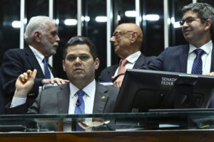 Leia mais sobre o artigo Senado aprova proibição de descontos em benefícios do INSS