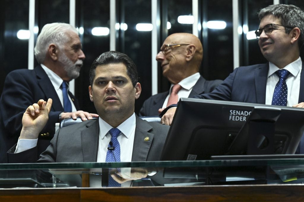 No momento, você está visualizando Senado aprova proibição de descontos em benefícios do INSS