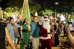 Leia mais sobre o artigo Abertura do ‘Natal Encantado’ atrai multidão e público elogia qualidade da decoração em Dourados