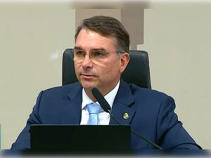 Leia mais sobre o artigo Bolsonaro confirma indicação de Flávio à Presidência da República