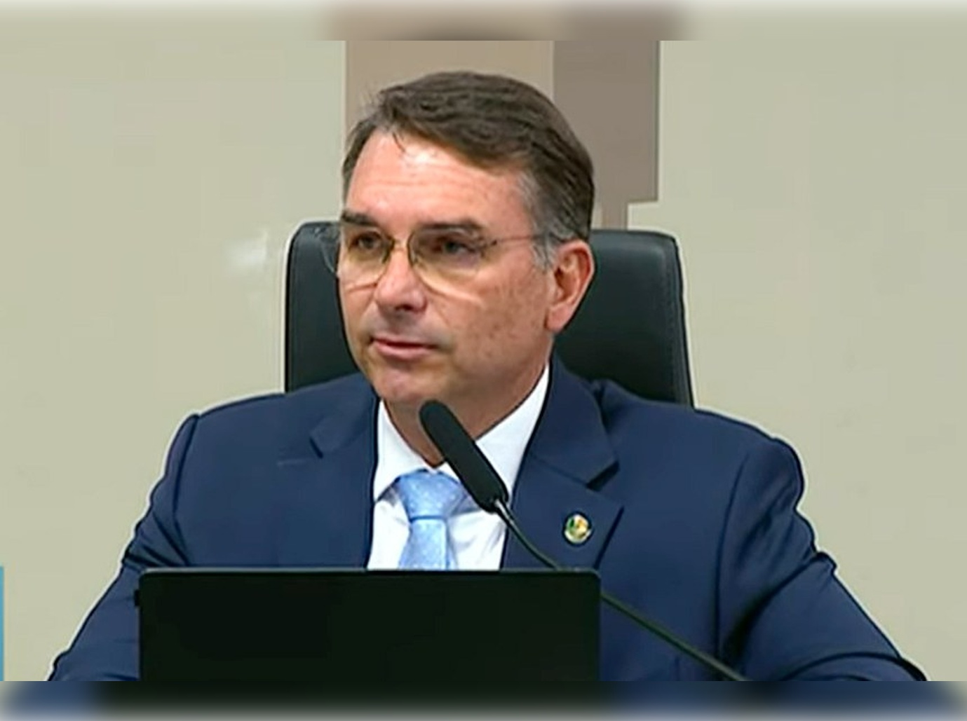 No momento, você está visualizando Bolsonaro confirma indicação de Flávio à Presidência da República