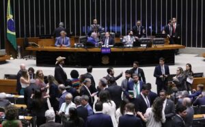 Leia mais sobre o artigo Câmara aprova projeto que retira do arcabouço fiscal investimentos em saúde e educação financiados com Fundo Social