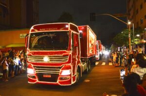 Leia mais sobre o artigo Caravana da Coca-Cola reúne cerca de 8 mil pessoas na região central de Campo Grande