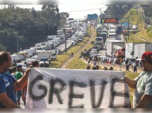 Leia mais sobre o artigo HOJE: O que se sabe sobre a greve de caminhoneiros convocada para esta quinta-feira