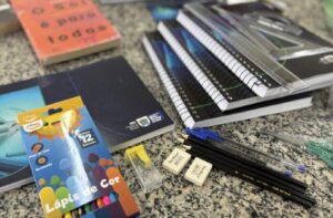 Leia mais sobre o artigo Kits escolares e uniformes de 2026 começam a ser entregues em MS