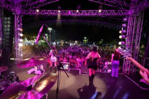 Leia mais sobre o artigo Patrícia & Adriana lotam Praça Antônio João e animam grande público no Natal Encantado, veja programação