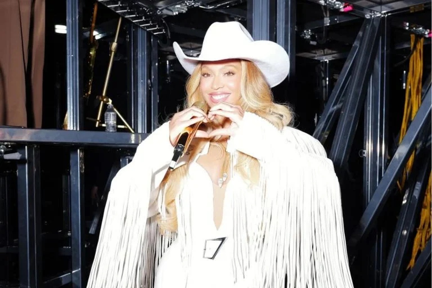 No momento, você está visualizando BEY-IONÁRIA: Beyoncé entra oficialmente para o Clube do Bilhão