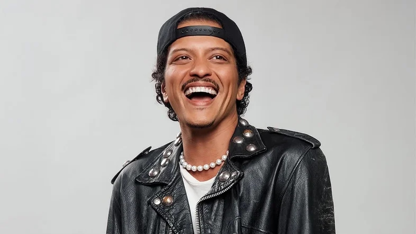 No momento, você está visualizando Bruno Mars prepara lançamento de single em aquecimento para álbum de estúdio