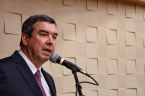 Leia mais sobre o artigo Eduardo Riedel assume comando do Consórcio Brasil Central e passa a liderar articulação entre sete estados