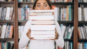 Leia mais sobre o artigo LEITURA: Fuvest antecipa lista de livros obrigatórios até 2033; veja quais são