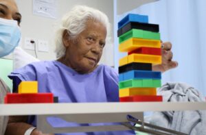 Leia mais sobre o artigo HR de Dourados inicia estimulação neurocognitiva sensorial como prática de cuidado na UTI Adulto