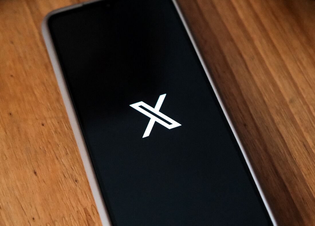 No momento, você está visualizando Governo e MP recomendam que X impeça conteúdos sexualizados pelo Grok