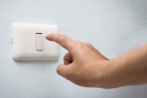 Leia mais sobre o artigo O jeito mais inteligente de economizar energia em casa com pequenos ajustes