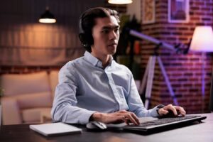 Leia mais sobre o artigo Os riscos silenciosos dos fones de ouvido, segundo a OMS