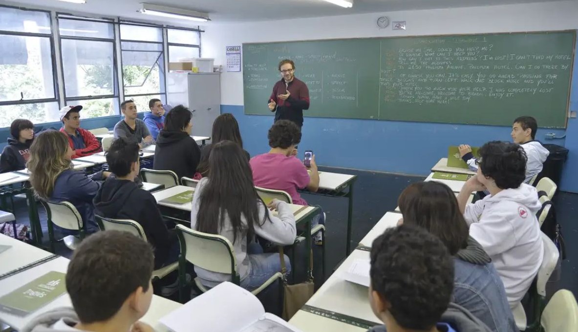 No momento, você está visualizando Piso do magistério tem reajuste de 5,4% e vai a R$ 5,1 mil em 2026