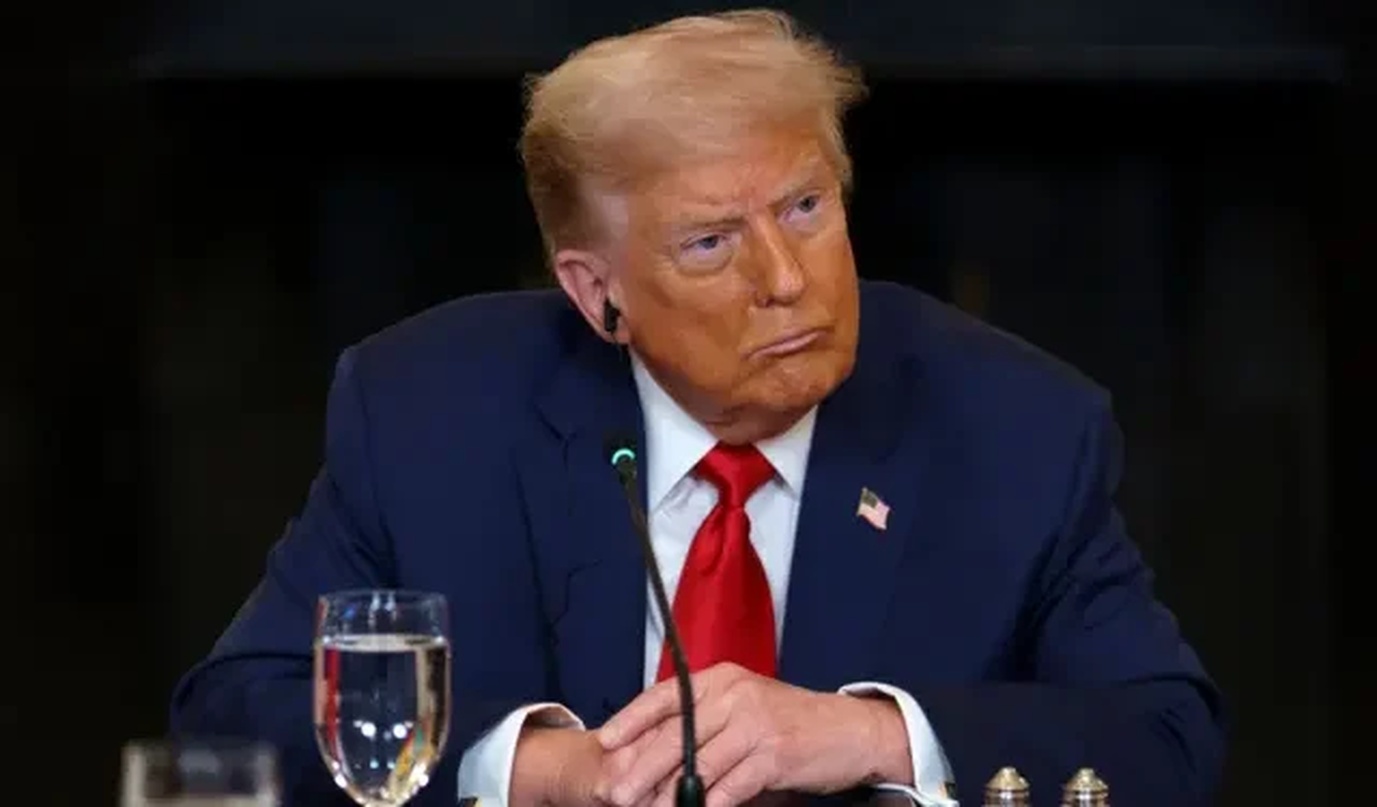 No momento, você está visualizando Trump anuncia tarifas de 25% a países que negociarem com Irã