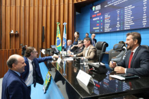 Leia mais sobre o artigo ALEMS: Parlamentares aprovam PL contra racismo e moção de pesar por Antônio Braga