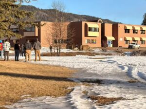 Leia mais sobre o artigo CANADÁ: Autora do ataque a tiros em escola canadense tinha 18 anos e problemas mentais