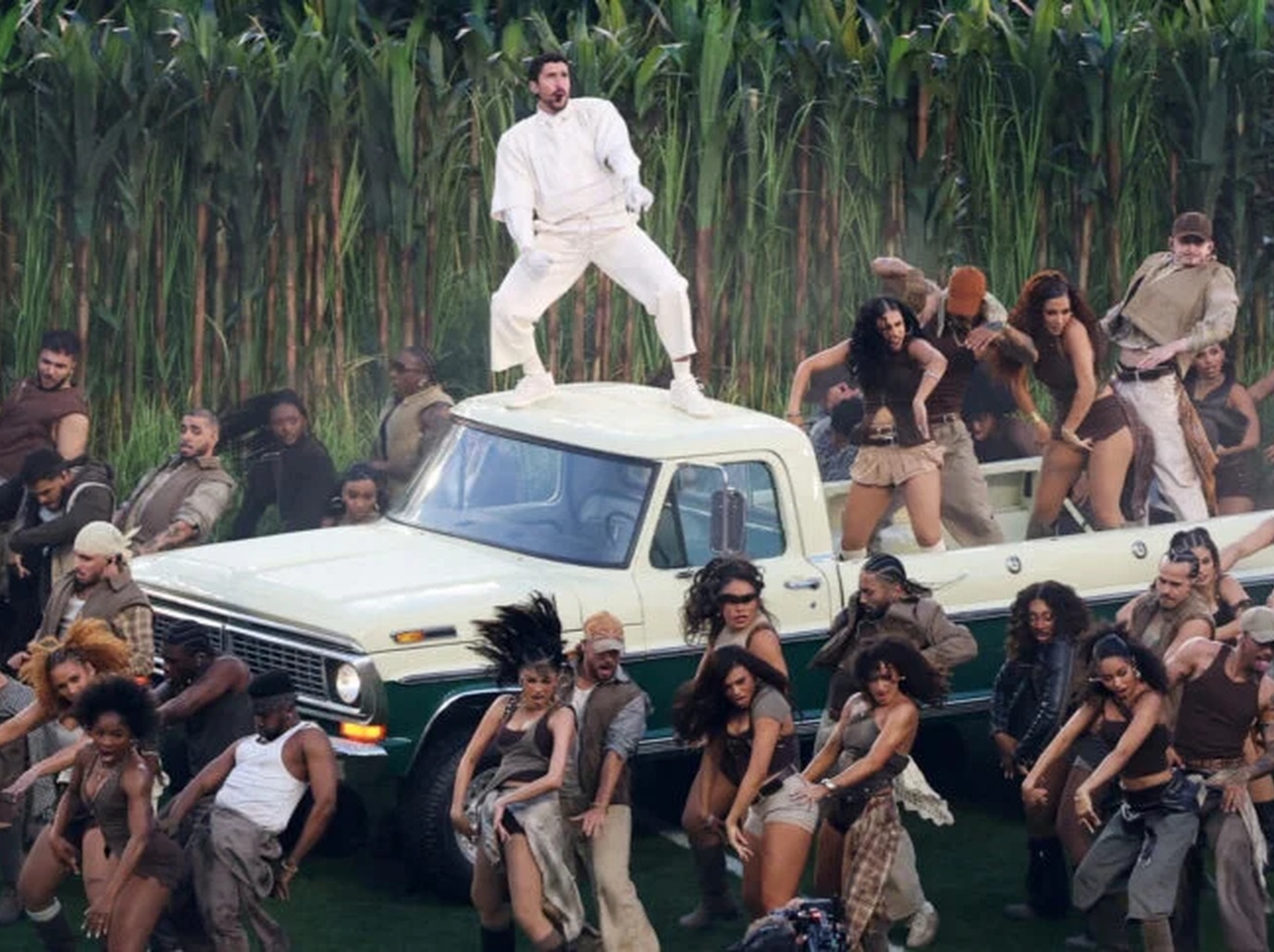 No momento, você está visualizando Bad Bunny tem show mais visto da história do Super Bowl; Trump reage com críticas