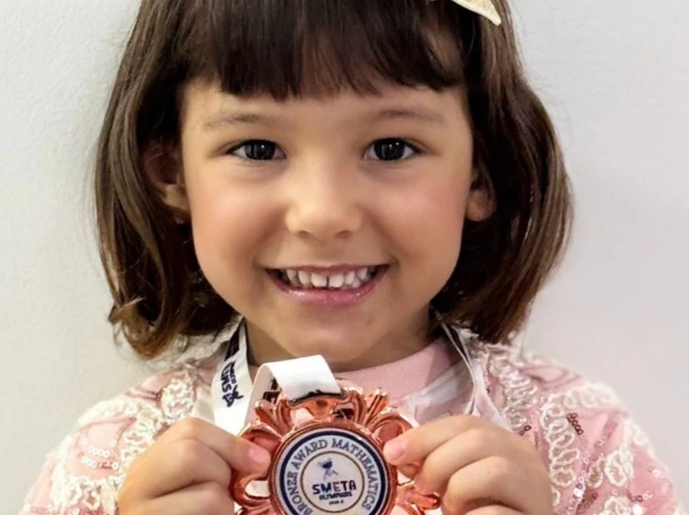 No momento, você está visualizando GÊNIA: Brasileira de 4 anos ganha medalha em competição internacional de matemática
