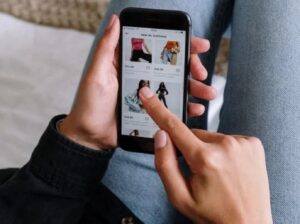 Leia mais sobre o artigo Celular já é o principal canal de compra online no Brasil, revela estudo