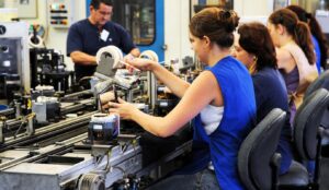 Leia mais sobre o artigo CNI: faturamento da indústria fica estagnado em 2025