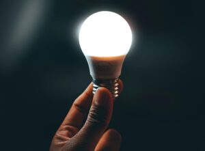 Leia mais sobre o artigo Aneel mantém bandeira verde, sem custo extra, na conta de luz em fevereiro