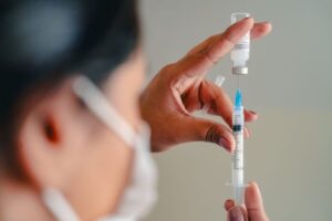 Leia mais sobre o artigo Prefeitura de Dourados começa vacinar bebês prematuros contra bronquiolite