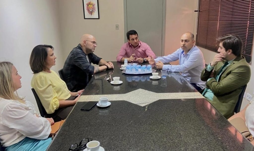 No momento, você está visualizando Naviraí amplia EJA com qualificação profissional e garante acesso ao Programa Pé-de-Meia