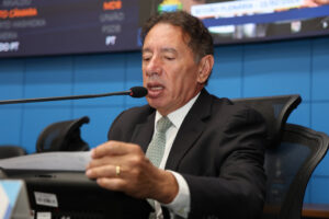 Leia mais sobre o artigo ALEMS: Alteração proposta em CTB objetiva cassar a CNH de quem abandona animais utilizando veículos em MS